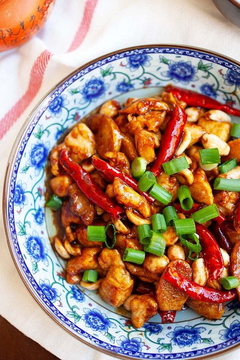 Authentic Kung Pao Chicken with steamed rice. Best Kung Pao Chicken Recipe, Homemade Chinese Chicken, Kung Pao Sauce, Kung Pao Chicken Recipe, Homemade Chinese, Chinese Food Recipes, Chinese Stir Fry, Cibo Asiatico, Mapo Tofu