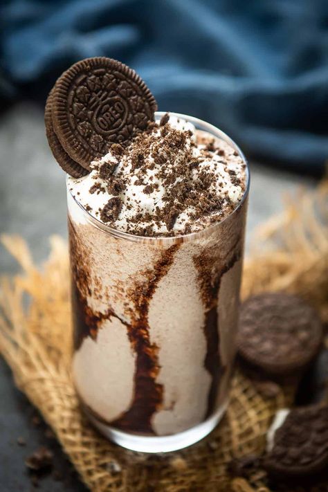 Oreo Drink, Oreo Frappe, Milkshake Cookies, Caramel Frappe Recipe, Best Homemade Pancakes, Oreo Milkshake Recipe, Cookies And Cream Milkshake, Milkshake Drink, Oreo Milk