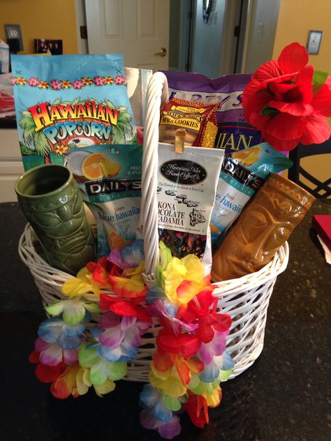 Luau Gift Basket, Hawaiian Themed Gift Basket, Hawaiian Gift Basket Ideas, Hawaii Gift Basket, Maui Cookies, Homemade Baskets, Guava Candy, Snacks Basket, Hawaii Gifts