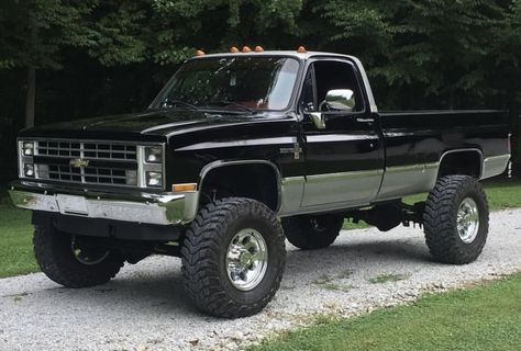 Jacked Up Square Body Chevy, Old Jacked Up Chevy Trucks, 80s Square Body Chevy, 1978 Square Body Chevy, Chevy K10 4x4, Lifted Old Trucks, Black Square Body Chevy, 1980 Chevy Truck, K20 Chevy 4x4