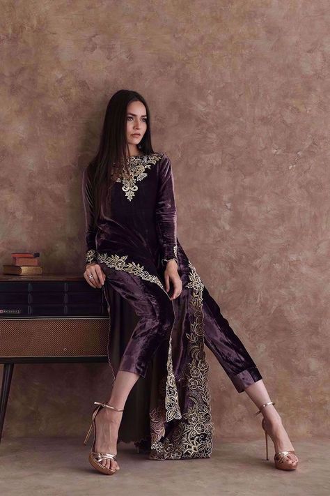 Velvet Pakistani Dress, Velvet Dresses Outfit, Velvet Suit Design, Velvet Dress Designs, Stylish Party Dresses, Boutique Dress Designs, Party Wear Indian Dresses, Pakistani Dress Design, Velvet Fashion