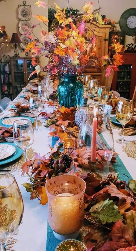 Whimsical Thanksgiving Table, Colorful Thanksgiving Table, Fall Tables, Colorful Thanksgiving, Thanksgiving Tables, Autumn House, Retro Thanksgiving, Wedding Color Pallet, Fall Beauty