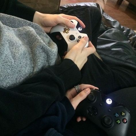 gaming Hommes Grunge, Kuroo Tetsurou, Kenma Kozume, Ulzzang Couple, Foto Art, Photo Couple, Cute Relationship Goals, Couple Aesthetic, Shadowhunters