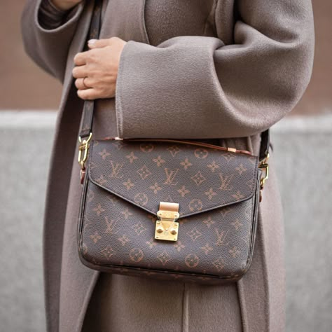 Louis Vuitton Metis Pochette Outfit, Lv Metis Outfit, Louis Vuitton Bag 2023, Louis Vuitton Pochette Metis Outfit, Pochette Metis Outfit, Metis Louis Vuitton, Louis Vuitton Metis Pochette, Louis Vuitton Outfit, Louis Vuitton Metis