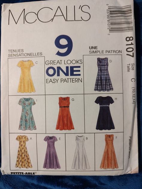 Princess Line Dress, Casual Dress Patterns, Mccalls Patterns Vintage, Princess Seam Dress, Costume Sewing Patterns, Dress Patterns Free, Mccalls Sewing Patterns, Free Dresses, Miss Dress