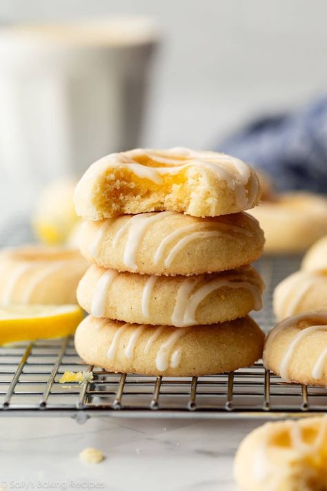 Enjoy a sweet, soft lemon sugar cookie filled with lemon curd and drizzled with 2-ingredient lemon icing. These lemon thumbprints are a lemon lover's dream cookie! You can make the lemon curd from scratch. Recipe on sallysbakingaddiction.com Cream Cheese Cake Recipes, Lemon Thumbprint Cookies, Lemon Sugar Cookie, Iced Oatmeal Cookies, Lemon Cookies Recipes, Afternoon Tea Recipes, Lemon Sugar Cookies, Frozen Cookie Dough, Lemon Icing