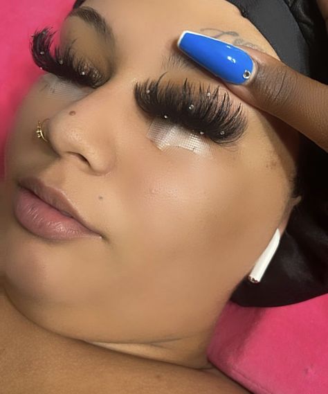 Birthday Lash Set, Valentines Day Lash Extensions, Glitter Eyelash Extensions, Glitter Lash Extensions, Lashes With Color, Face Doodles, Color Lashes, Lash Extentions, Fluffy Lashes