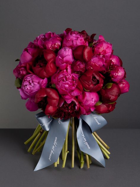 LOVE THE COLOR ! Romantic peony knot A vibrant bouquet of burgundy and hot pink peonies. Prices from £60 Hot Pink Peonies, Red Bridal Bouquet, Pink Peonies Bouquet, Vibrant Bouquet, Bouquet Arrangements, Peonies Bouquet, Beautiful Flower Arrangements, Door Color, Pink And Red