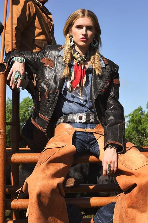 Arte Cowboy, Modern Cowgirl, Cowboy Aesthetic, Cowboy Costume, Double D Ranch, Cowboy Girl, Looks Country, Cowboy Outfits, Baby Cowboy