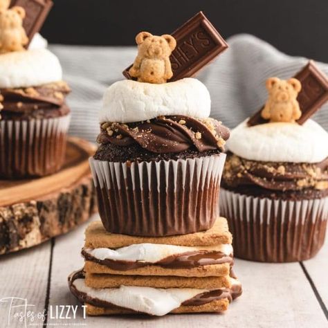 Teddy Bear Baby Shower Theme, Bear Baby Shower Cake, Camping Theme Birthday, Smores Dessert, Smores Cupcakes, Bear Baby Shower Theme, Bear Cupcakes, Idee Babyshower, Camping Birthday Party