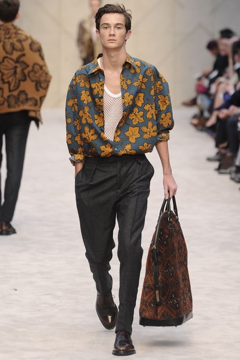 Burberry Prorsum Men's RTW Fall 2014 - Slideshow - Runway, Fashion Week, Fashion Shows, Reviews and Fashion Images - WWD.com Burberry Prorsum, Mode Masculine, Fashion Week Runway, Nike Air Max Plus, Mens Fall, Mode Streetwear, Mode Vintage, Fall 2014, Mode Inspiration