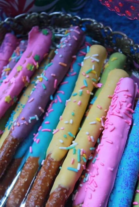 Jojo Siwa Birthday Party Ideas | Photo 30 of 32 | Catch My Party Jojo Siwa Food Ideas, Care Bear 3rd Birthday, Girls Donut Birthday Party Ideas, Diy Jojo Siwa Party Decorations, Jojo Siwa Birthday Party Ideas Food, Cute Birthday Snacks, Slime Party Food Ideas, Jojo Siwa Party Ideas, Care Bear Birthday Party Food Ideas