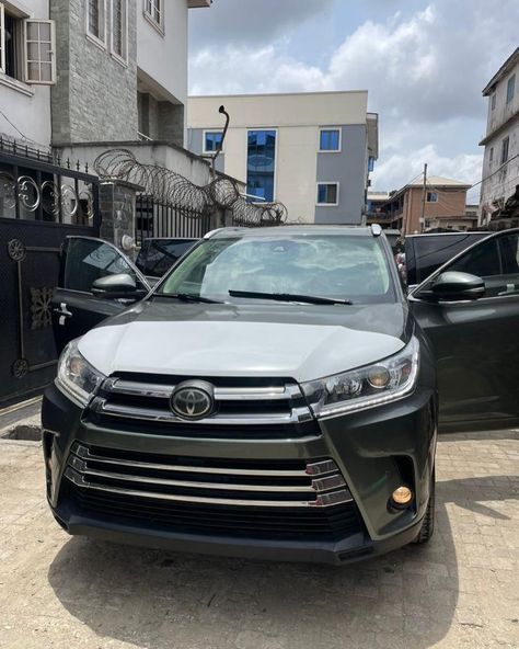 *FOREIGN USED 2015 TOYOTA HIGHLANDER LIMITED FULL OPTION, COMES WITH THUMBSTART AND PANORAMIC ROOF..... 30.1m LAGOS* ☎️ 08022544087. #nony_sells #nony_sells_autos #carsofinstagram 2015 Toyota Highlander, Toyota Highlander, Roof, Toyota, Quick Saves, Instagram