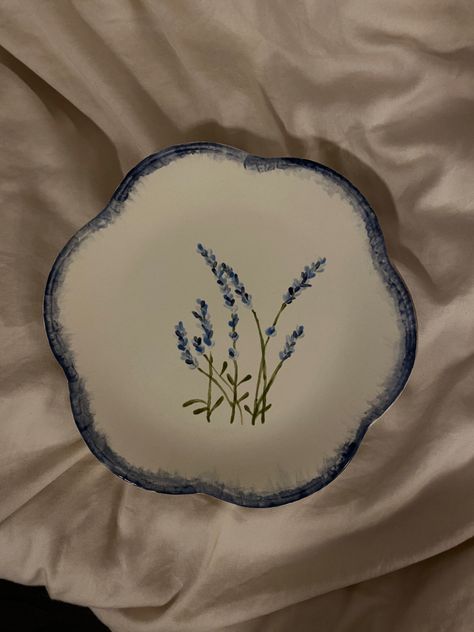 Nature Pottery Painting Ideas, Pottery Painting Outfit Aesthetic, Sage Green Pottery Painting, Pottery Painting Tray, Pottery Tray Painting Ideas, Ceramic Tray Painting Ideas, Dish Painting, Painted Earth Pottery Ideas, Jewelry Plate Painting Ideas