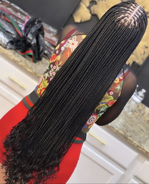 Extra Small Box Braids With Curly Ends, Small Knotless Box Braids Long Curls, Long Black Knotless Braids With Curls, Full Small Knotless Box Braids, Small Knotless Box Braids With Curls At The End, Shmedium Knotless Braids Long With Curls, Small Knotless Box Braids Long With Curls, Types Of Knotless Braids, Natural Locs Hairstyles For Women Short