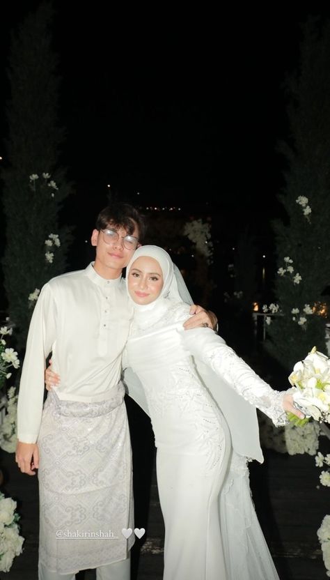 Wedding Nikah Dress, Nikah Dress Malay, Adat Malaysia Wedding, Malay Nikah Outfit, Wedding Dress Malaysia Hijab, Dress Nikahan Hijab, Wedding Dresses Malaysia, Malaysia Wedding Dress Hijab, Pas Photo Buku Nikah