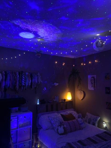 Rooms With Led Lights Aesthetic, Cosmic Room Aesthetic, Starry Bedroom Ideas, Dark Led Bedroom, Space Aesthetic Room Ideas, Blue Room Aesthetic Vintage, Star Room Ideas, Starry Bedroom Aesthetic, Spacecore Bedroom