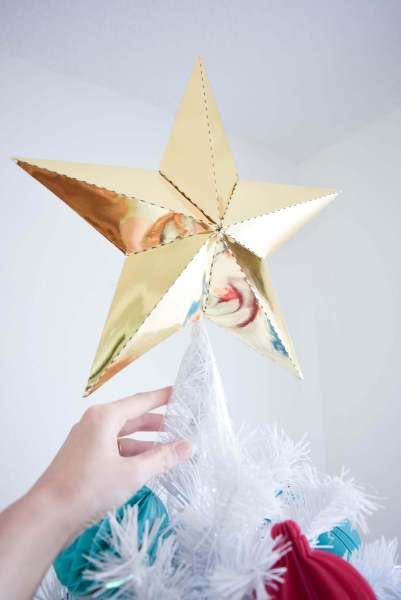 DIY Paper Christmas Tree Star Topper Paper Star Tree Topper, Handmade Flowers Tutorial, Diy Tree Topper, Diy Christmas Paper, Pop Up Flower Cards, Diy Paper Christmas Tree, Paper Rose Template, Glitter Ornaments Diy, Christmas Tree Star Topper