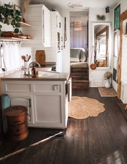 Couple Renovate RV into a Bohemian Tiny Home Caravan Vintage, Diy Camper Remodel, Rv Homes, Camper Makeover, Camper Living, Rv Decor, Rv Interior, Rv Remodel, Classic Kitchen