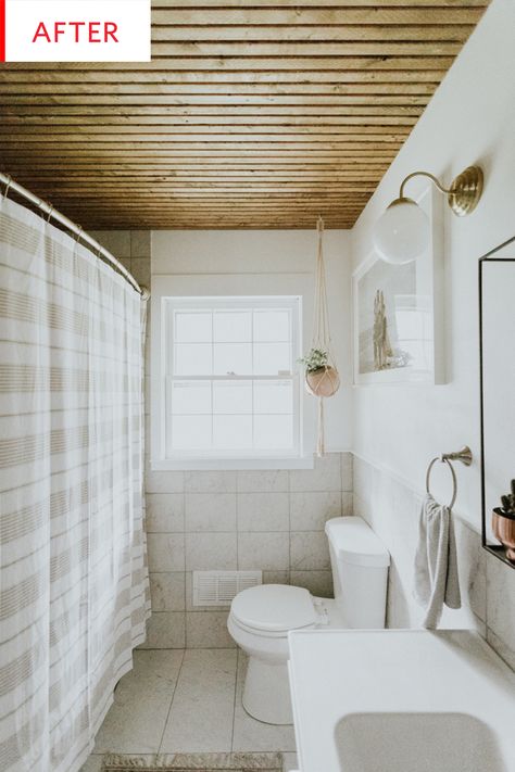 Neutral bathroom with paneled ceiling and brass accents. #bathroomdesign #bathroomdecor Basement Bathroom Ceiling Ideas, Wood Panel Bathroom, Slat Ceiling, Master Suite Decor, Wood Slat Ceiling, Ceiling Bathroom, Industrial Style Bathroom, Bubble Baths, Real Star