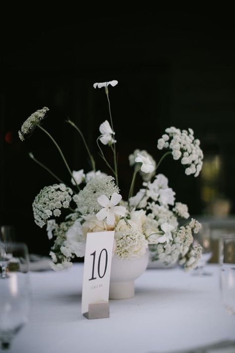 Jm Cellars, Minimal Modern Wedding, Modern Minimalist Wedding, Wedding Floral Centerpieces, White Wedding Flowers, Minimal Wedding, Classy Wedding, Wedding Tablescapes, Minimal Modern