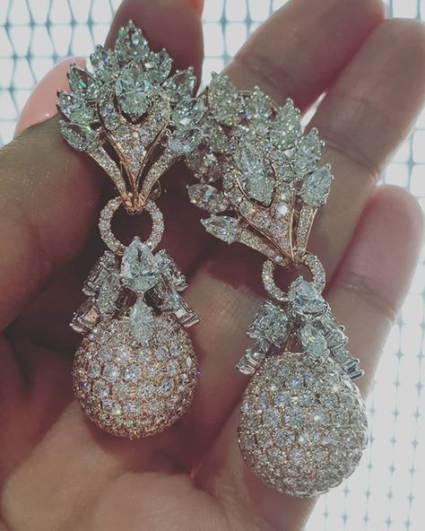 Starting the week with these gorgeous diamond cocktail earrings with a touch of rose gold! #rosegoldjewelry #diamonds #solitarediamond #solitaire #craftingbrillaince #craftsmenship #quality #pure #mumbai Necklace Cheap, Customized Name Necklace, Bracelet Indian, Pink Wedding Rings, Lower Back Pain Exercises, Cocktail Earrings, Back Pain Exercises, India Jewelry, Wedding Rings Vintage