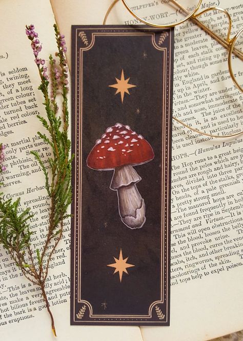 Diy Gift For A Friend, Cool Bookmark Designs, Home Made Bookmarks Ideas, Dark Academia Crafts, Artsy Bookmarks, Home Made Bookmarks, Cute Diy Bookmarks, Dark Academia Illustration, Dark Academia Bookmark