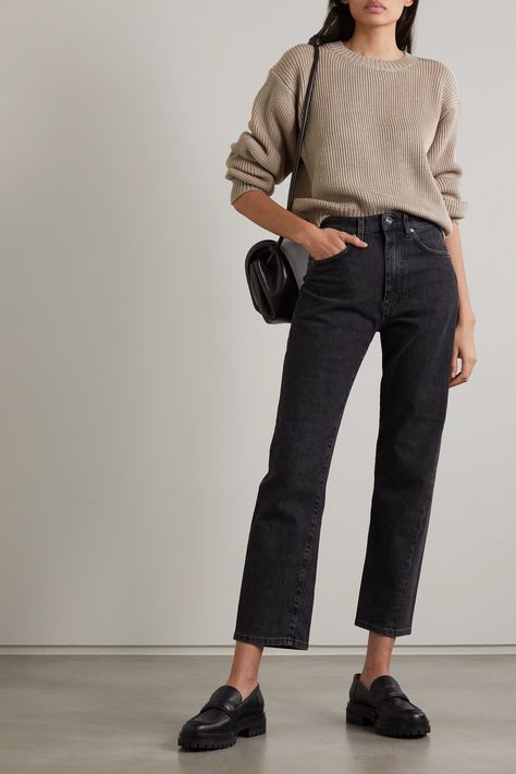 Black Jeans With Loafers Outfit, Jeans And Jumper Outfit Casual, Lug Sole Loafers Outfit Work, Minimal Style Aesthetic, Tan Loafer Outfits Women, Black Jeans And Loafers Outfit, Black Suede Loafers Outfit Women, Loafers Outfit 2023, Staple Outfits For Women