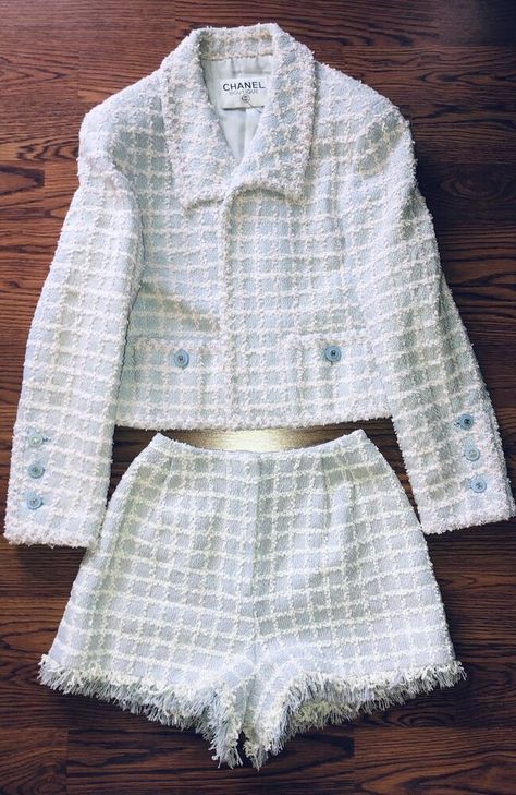 Vintage Chanel Tweed Set, Chanel Two Piece Set, Chanel 2 Piece Set, Chanel Look Style, Chanel Blazer Tweed, Tweed Top Outfit, Chanel Suits For Women, Chanel Tweed Set, Chanel Tweed Outfit