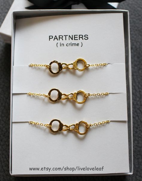 3 Partners in crime matching Best Friends Bracelets - Gold plated Handcuffs Bracelet, handcuffs charm bracelet, handchain BFF jewelry sister Chandelier Wood, Rope Chandelier, Bff Shirts, Bff Jewelry, Bff Birthday Gift, Bff Birthday, Best Friend Outfits, Friend Jewelry, Bff Necklaces