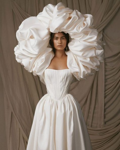 A pleated corset gown featuring a puff-hip skirt with an overflowing fabric look, matched here with the oversized drape-filled ‘Nastya’ Jacket. Cape Fashion Women, Puff Sleeves Outfit, Photoshoot Gown, Alon Livne, Evening Coat, Cape Fashion, Corset Gown, Sleeved Wedding, Pleated Gown