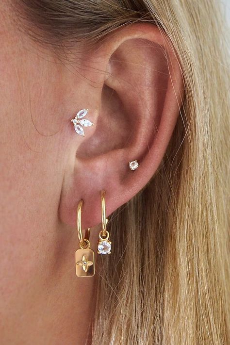 Ear Stacks, Fashion Layering, Ear Piercings Tragus, Piercing Inspo, Layering Jewelry, Cool Ear Piercings, Pretty Ear Piercings, Petite Earrings, Cute Ear Piercings