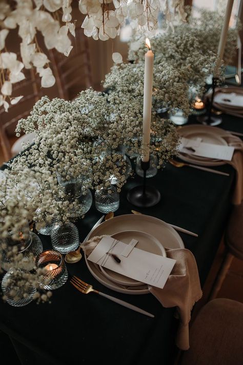 Black Table Linens Wedding, Centre Pieces Wedding, Black Tablecloth Wedding, Black Linen Tablecloth, Wedding Dress Column, Black Wedding Table, Gypsophila Flower, Kings Table, Dark Table