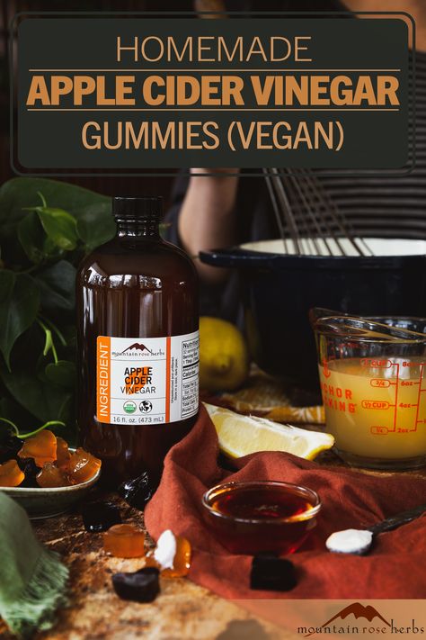 DIY Apple Cider Vinegar Gummies: These days, we see a lot of people turning to apple cider vinegar (ACV) for effective skin and hair treatments. Did you know that ACV also has a long history of traditional use for digestive wellness? Learn how to make the trendy apple cider vinegar gummies at home! They take 15 minutes to prepare and then they go in the refrigerator to set while you get on with your day. Pop them out of the molds and voilá, you're done! Diy Apple Cider Vinegar, Homemade Apple Cider Vinegar, Diy Apple Cider, Make Apple Cider Vinegar, Apple Cider Vinegar Gummies, Benefits Of Apple Cider Vinegar, Benefits Of Apple Cider, Benefits Of Apple, Gummies Recipe