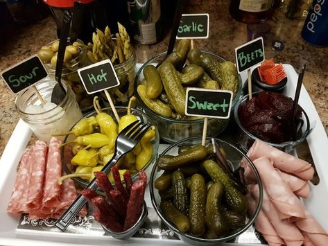 Pickle Bar Wedding Party Ideas, Cheese And Pickle Tray, Pickle Tray Ideas Parties, Pickle Platter Ideas, Pickle Bar Graduation, Relish Tray Ideas Parties, Wedding Pickle Bar, Pickle And Olive Tray Ideas, Pickle Bar Ideas