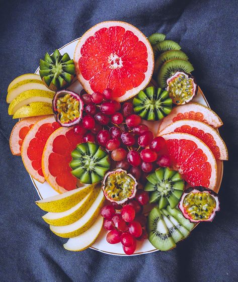 Birthday Fruit Platter – Never Enough Greens Citrus Fruit Platter, Fruit Platter Winter, Citrus Platter, Birthday Fruit Platter, Winter Fruit Platter, Small Fruit Platter, Host Recipes, Fruit Tray Designs, Charcuterie Gifts