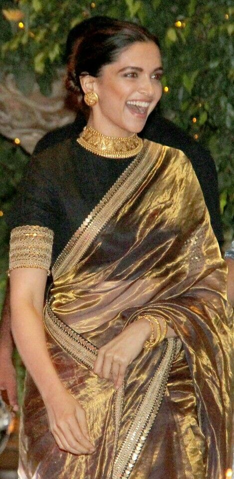 Deepika In Sabyasachi, Gold Net Saree, Lehnga Ideas, Saree With Black Blouse, Classy Sarees, Deepika Padukone Saree, Sabyasachi Sarees, Indian Celebrity, Fashionable Saree Blouse Designs