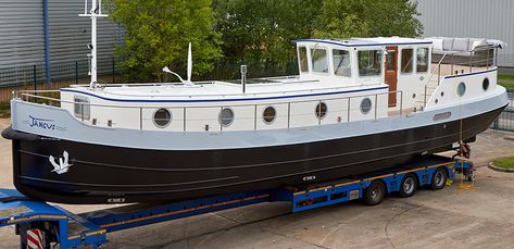 55L Luxemotor Class Dutch Barge - Piper Boats | Dutch Barge Builders Dutch Barge Houseboats, Dutch Barge Interior, Hobbies List, Barge Interior, Barges For Sale, Barge Boat, Liveaboard Boats, Canal Barge, Boat House Interior