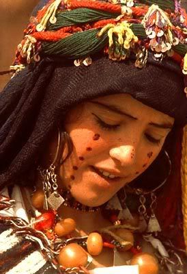 Africa | Moroccan girl.  Amazigh/Berber Dance Inspiration, Moroccan Jewelry, Moroccan Women, Moroccan Culture, Buy Jewellery Online, African People, Berber Women, People Of The World, African Beauty