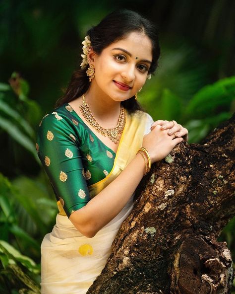 Onam Dress Ideas, Bollywood Actress Saree, Ishaani Krishna, One Piece Dress Design, Onam Outfits Ideas, Fun Edits, Onam Outfits, Kerala Saree Blouse Designs, Onam Saree