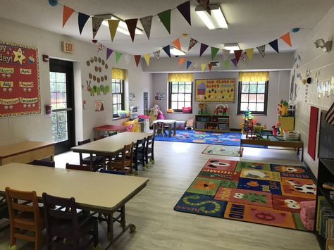 Playschool Classroom Design, Ecd Classroom Layout, Preschool Room Decor Classroom Setup, Preschool Classroom Setup Layout, Childcare Classroom Setup, Childcare Center Decor, Preschool Room Layout Classroom Setup, Aba Center Decor, Daycare Decorating Ideas Classroom Setup