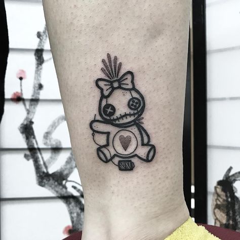 Island Tattoos, Hugo Tattooer, Tattoos Polynesian, Tatuaje Studio Ghibli, Voodoo Doll Tattoo, Voodoo Tattoo, Samoan Tattoos, Hawaiian Tattoos, Stitch Tattoo