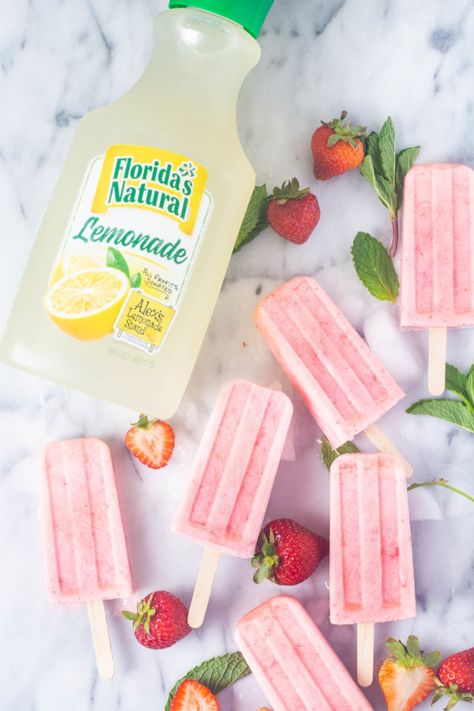 Popcicles Recipes, Lemonade Popsicles, Healthy Popsicle Recipes, Strawberry Popsicles, The Chunky Chef, Strawberry Lemonade Recipe, Chunky Chef, Ice Cream Shake, Healthy Popsicles