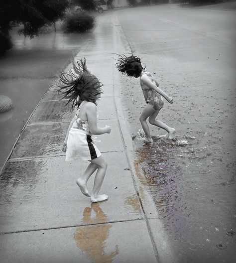 Puddle jumping & playing outside in the warm, summer rain... Dance Rain, Playing In The Rain, Puddle Jumping, Love Rain, Singing In The Rain, Summer Rain, Foto Vintage, Ideas Photography, Dancing In The Rain