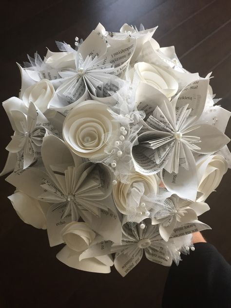 Kudusama paper flower bridal bouquet Diy Big Paper Flower Bouquet, Big Paper Bouquet, Paper Flower Boquettes, How To Make Paper Flower Bouquet, Origami Flowers Bouquet, Paper Bouquet Diy, Paper Flowers Bouquet, Origami Flower Bouquet, Paper Flowers Wedding Bouquet