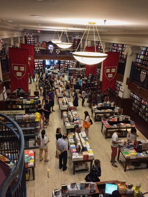 Harvard Square Coop Bookstore in Boston, MA Harvard University Business Schools, Harvard Square Aesthetic, Harvard Student Aesthetic, Harvard University Aesthetic, Harvard Aesthetic, Boston Harvard, Harvard University Campus, Harvard Uni, University Inspiration