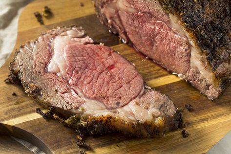 If you purchase an inside-blade roast, you'll either get a bottom chuck or chuck eye. One of the best ways to cook a boneless blade roast is in your oven. Blade Roast Slow Cooker, Beef Blade Roast, Boneless Prime Rib Roast, Blade Roast, Rib Recipe, Prime Rib Recipe, Prime Beef, Beef Roast, Slow Cooker Roast