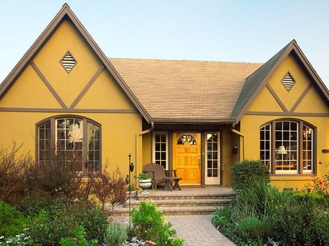 20 Inviting Home Exterior Color Ideas | Outdoor Design - Landscaping Ideas, Porches, Decks, & Patios | HGTV Warna Cat Eksterior, Yellow House Exterior, Exterior Paint Combinations, Best Exterior House Paint, Exterior Paint Schemes, Exterior Color Palette, Best Exterior Paint, House Paint Color Combination, Eksterior Modern