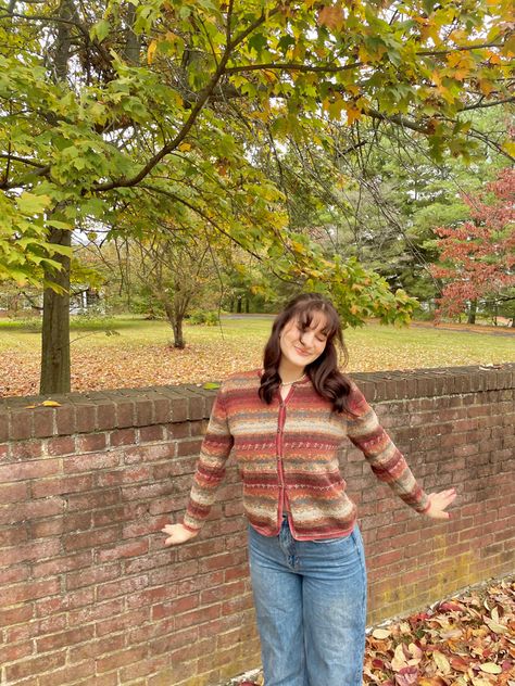 Sweater Girl Aesthetic, Fall Pic Ideas, Pic Ideas Instagram, Cozy Fall Sweater, Cozy Sweaters Autumn, Sweater Outfits Fall, Sweater Outfit, Sophomore Year, Aesthetic Fall