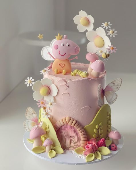 Birthday Cakes For 2 Year Girl, Birthday Cake 2 Year Girl, 2 Year Birthday Cake, Heo Peppa, Bolo Da Peppa Pig, Peppa Pig Birthday Cake, Fairy Birthday Cake, Pig Birthday Cakes, Baby First Birthday Cake